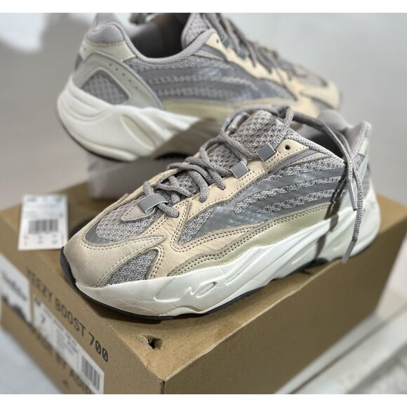 Adidas Yeezy Boost 700 V2 Cream Size 7 - Picture 5 of 16